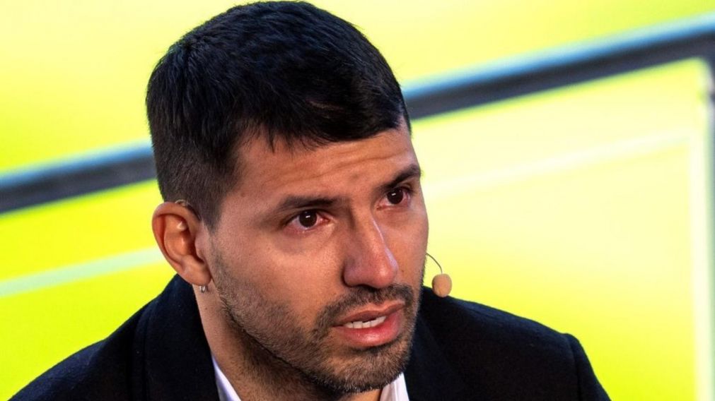 El "Kun" Agüero dio a conocer que deberá dejar de jugar al fútbol de manera profesional.