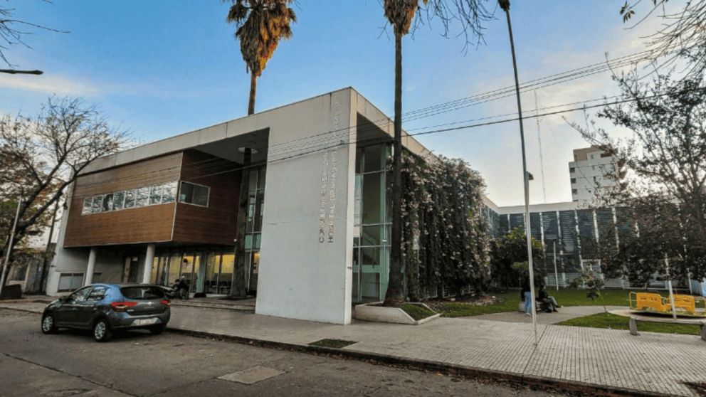 Una nena de 9 años sufrió graves heridas tras ser atacada por un perro en la calle.