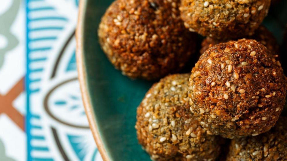 Bombas de espinaca rellenas, al horno o en freidora de aire (Freepik).